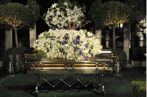 Гробът на Майкъл Джексън крие ужасна тайна (Вижте скандални разкрития)