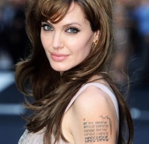 Анджелина Джоли омагьосана?