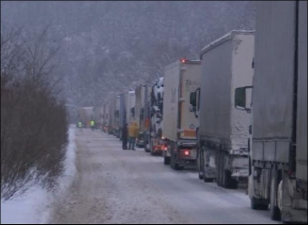 България под снежна блокада, синоптици вещаят още лошо време
