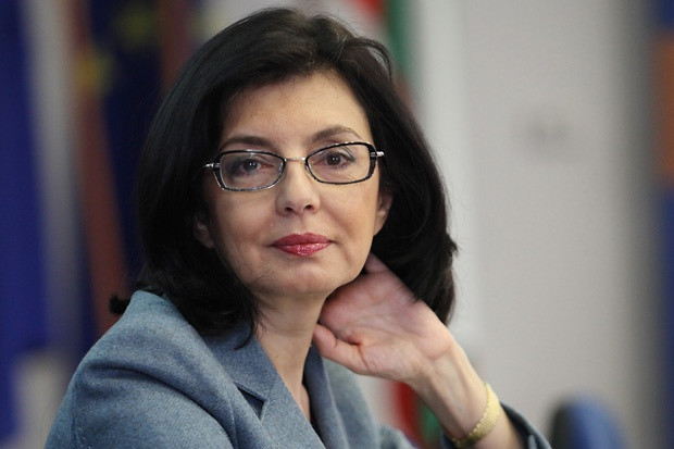 Меглена Кунева напира за президент