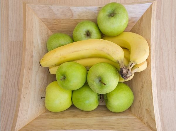 Банан и ябълки