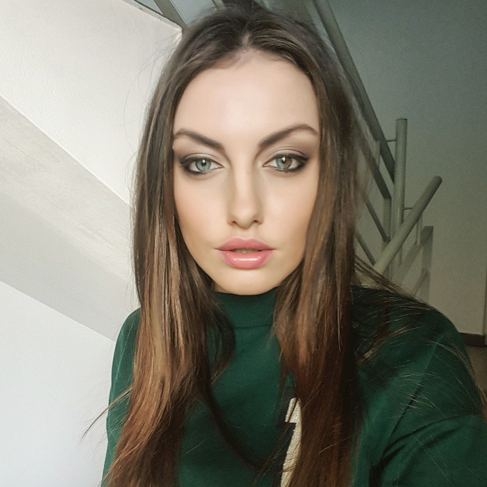 Мис България 2015 Марина Войкова разкри, че животът на красавиците е доста по-различен от "щастие и блясък"