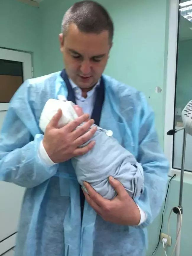 Иван Поертних с бебето