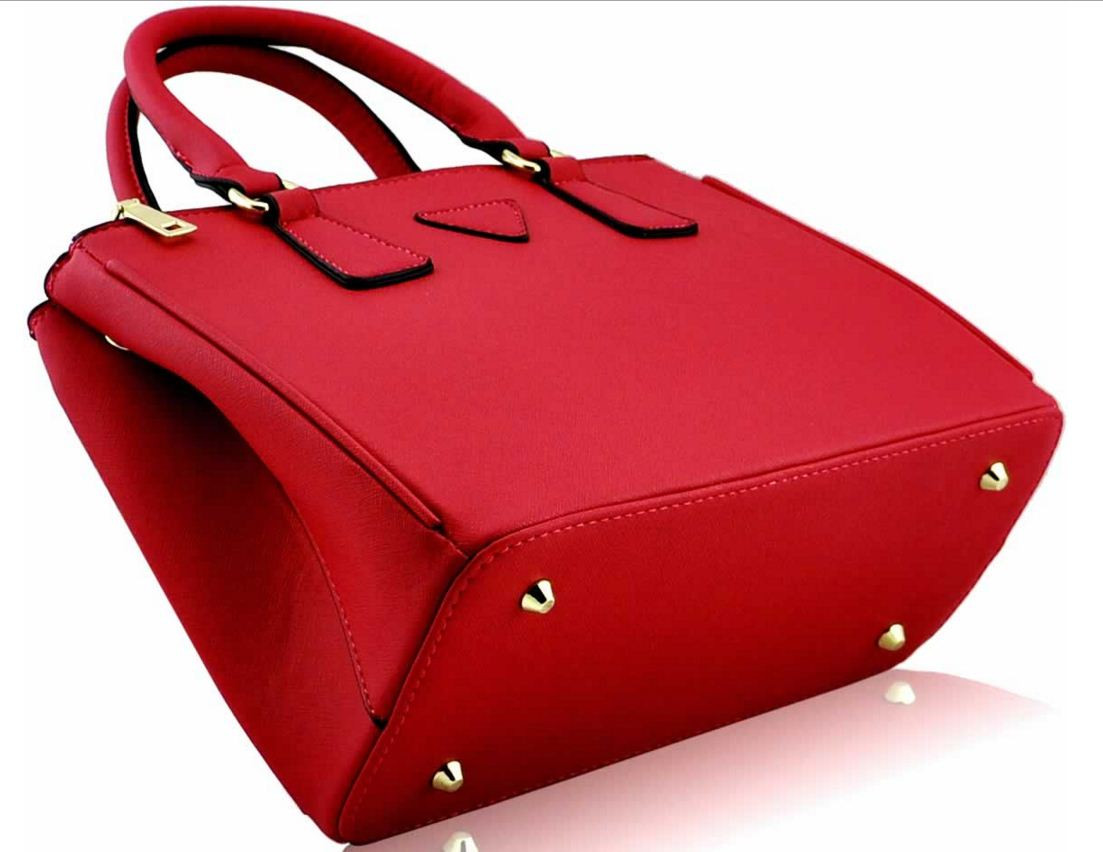 червена чанта