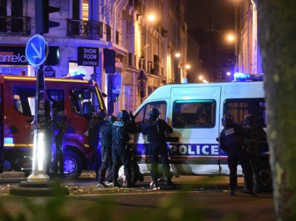 Единият от терористите от Париж е минал през Гърция