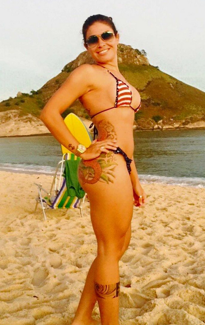 Бразилката Рита Матос от улична чистачка до звезда в мрежата (СНИМКИ) - Снимка 2