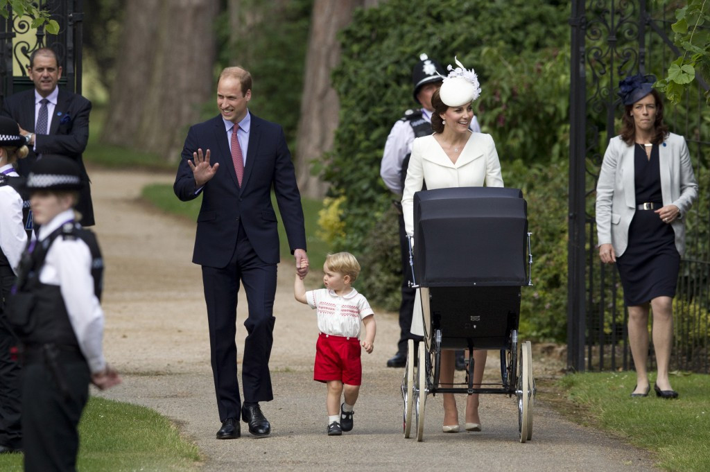 Принцеса Шарлот Елизабет Даяна бе возена в количката, използвана от Кралица Елизабет II 