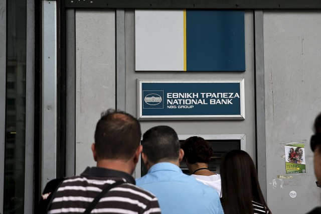 Гръцката „Алфа Банк” преустанови всички онлайн транзакции още в петък вечер