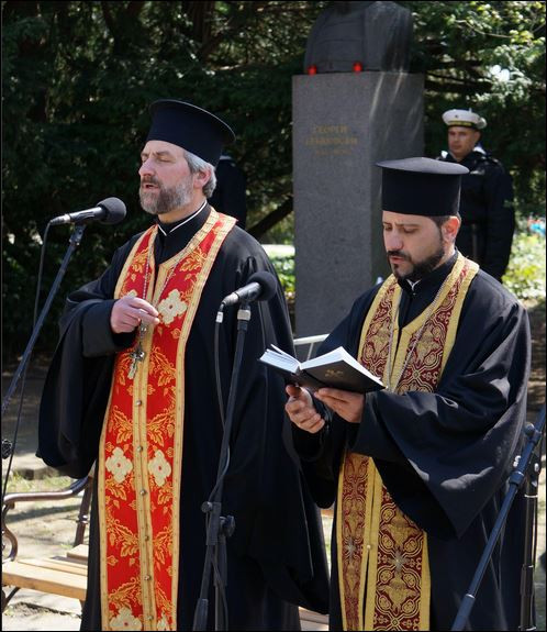 Тържествен молебен и венци съпровождаха церемонията във Варна сн. Булфото