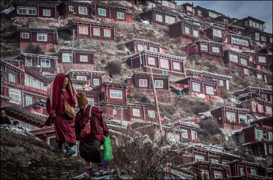 Сертар - уникалния град на монасите в Тибет
