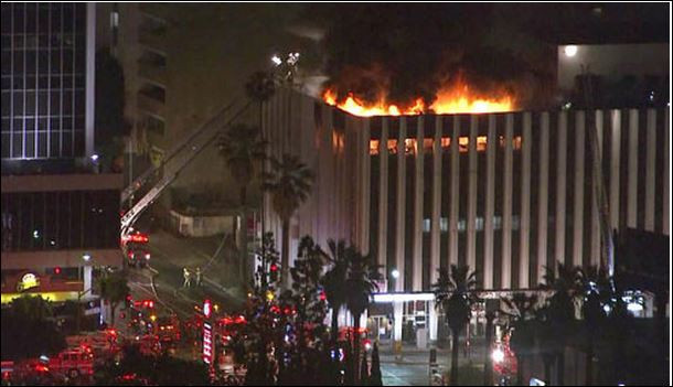 Огромен пожар избухна в Лос Анджелис