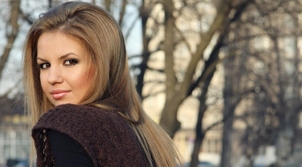 Невена Цонева твърди, че в компанията на Саня Армутлиева няма хора с музикални познания 