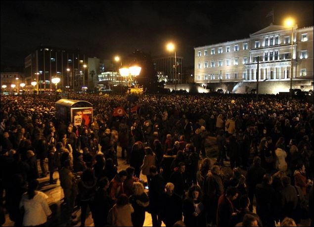 Хиляди излязоха по улиците на Атина, за да подкрепят премиера