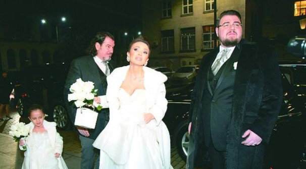 Добромир Гущеров (вляво) вдигна пищна сватба на сина си