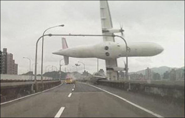 Самолетната катастрофа в Тайван взе 23 жертви