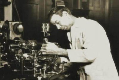 Роял Рейф създава универсално лекарство срещу рака, съсипват го