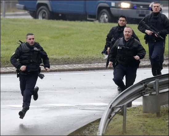 Властите атакуваха атентаторите на „Charlie Hebdo“ 