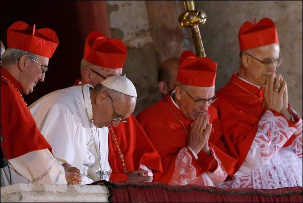 Папа Франциск насоли свещениците 