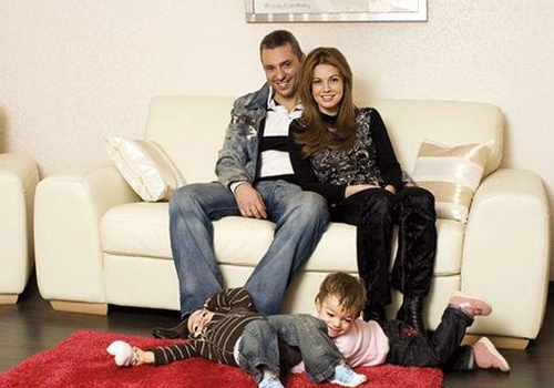 Крум Савов със семейството си 