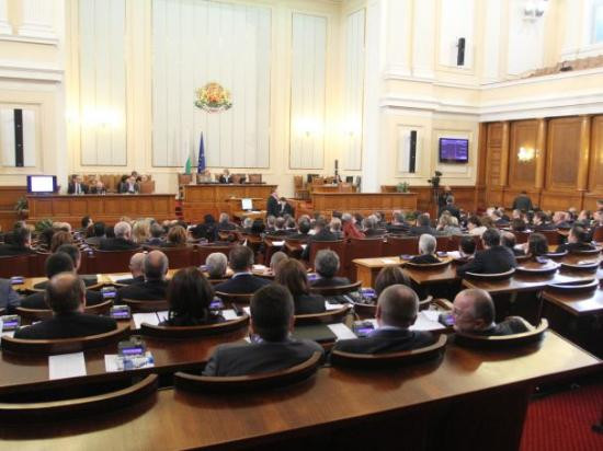 Темата за ромите се превърна в ябълката на раздора в парламента