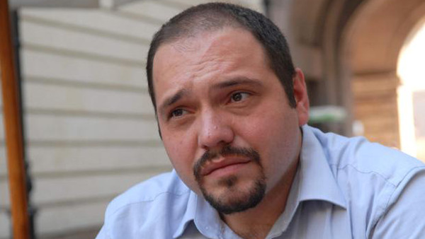 Филип Златанов смята, че държавата няма интерес от изчезването на тефтерчетата