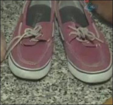 Опасни китайски обувки водят до живи рани