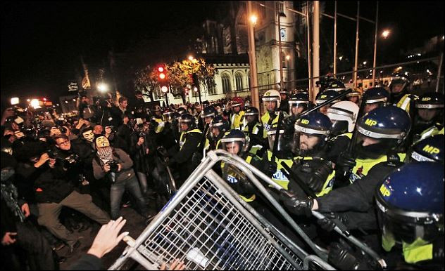 Полицията използва сила срещу демонстрантите