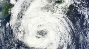 Според прогнозата на именити метеоролози, циклонът ще донесе мощен вятър и интензивни дъждове