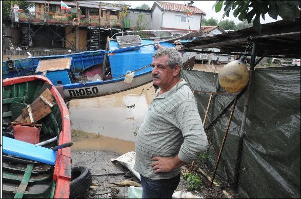 Потоп в Бургас, двама се удавиха сн. Булфото