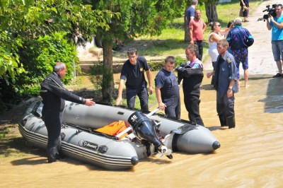 Двама загинали и стотици бедстващи в резултат на наводненията