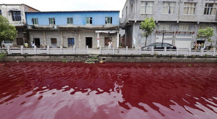 Кървава река в Китай предизвика паника сред населението