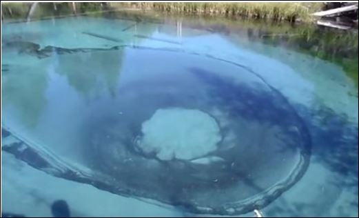 Живо езеро в Русия хвърли в смут мрежата