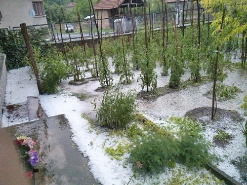 Бури в Пловдив и Димитровград, земетресение в Плевен