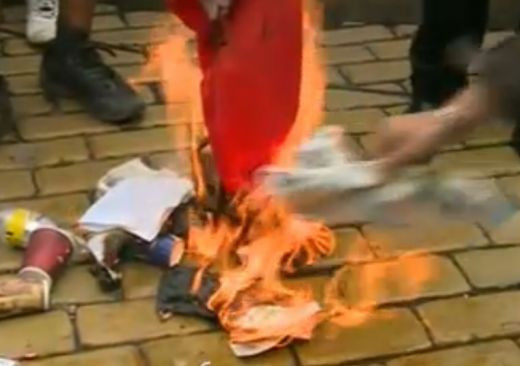 Подпалиха знамето на БСП