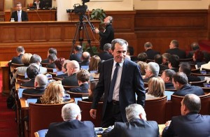 Орешарски е принуден да смени поне петима от министрите си