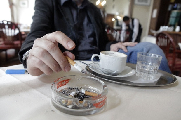 Русенец успя да заобиколи забраната за тютюнопушенето