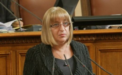 Цецка Цачева поиска замразяване на депутатските заплати