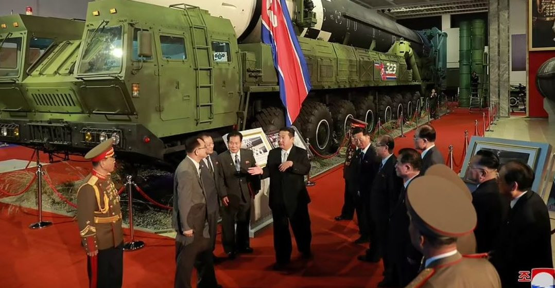 Ким Чен Ун неузнаваем! Какво се случва с лидерът на Северна Корея? (Снимки) - Снимка 2