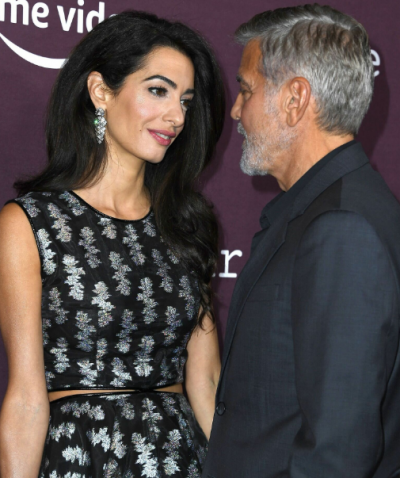 Амал и Джордж Клуни сияят на червения килим (Вижте ги за първи път на събитие от 3 г насам – Снимки)