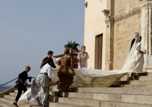 Принцеса Мари-Астрид  от Лихтенщайн се омъжи в рокля с 10-метров шлейф (Снимки от кралската сватба)