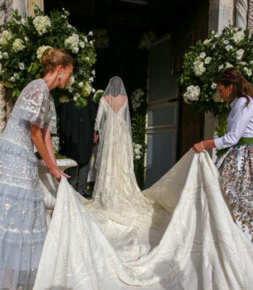 Принцеса Мари-Астрид  от Лихтенщайн се омъжи в рокля с 10-метров шлейф (Снимки от кралската сватба) - Снимка 2
