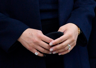 Скочиха на Меган Маркъл заради скъпите й бижута (Херцогинята лъсна с накити за 400 бона – Снимки) - Снимка 2