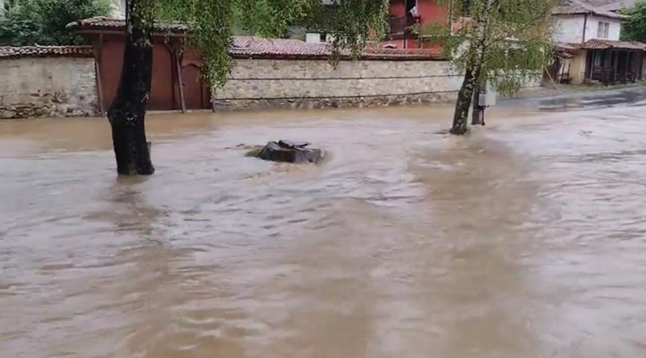 И Копривщица е под вода 