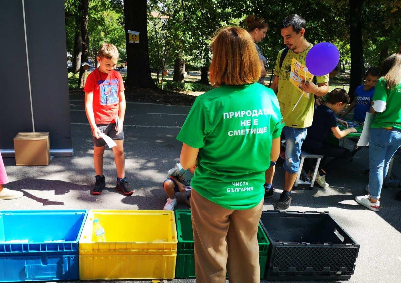 Стотици деца получиха екологичен наръчник и научиха чрез игри как да пазят чиста природата