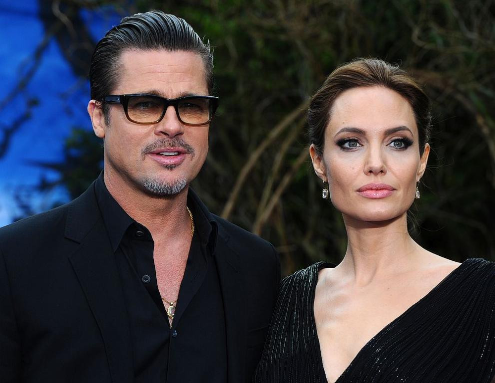 Анджелина Джоли се опитва да бръкне надълбоко в джоба на Брад Пит