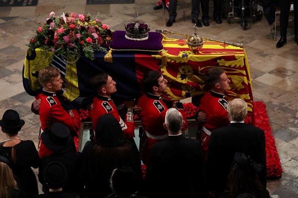 Кой плаща колосалната сума за погребението на Елизабет Втора?