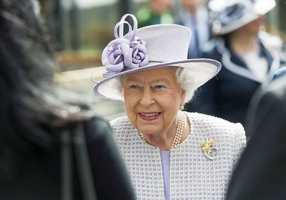 Светът изригна: Канонизират кралица Елизабет Втора! (редно ли е да я обявят за светица - виж още)