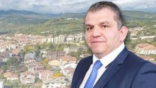 Ексдепутатът Димитър Гамишев хвърчи с колата си без книжка