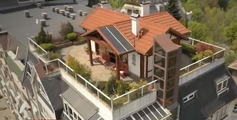 Скандал! Столичен новоизлюпен "баровец" си построи къща с двор върху покрива на жилищна сграда (ГАЛЕРИЯ СНИМКИ)