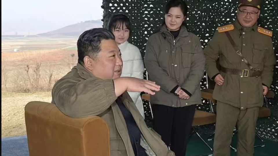 Ексклузивно! Ким Чен Ун показа тайната си дъщеря за първи път (Непоказвани снимки)